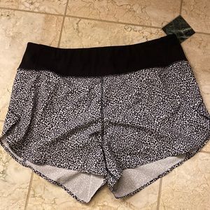 Athleta run with it short